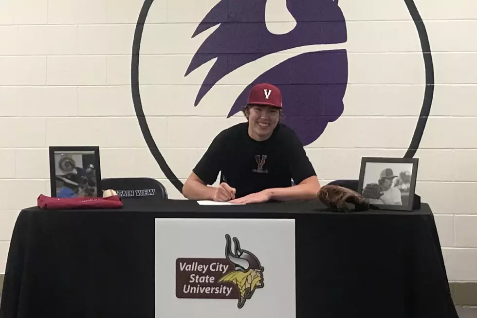 Mountain View’s Ashton Eldredge Inks with Valley City State for Baseball