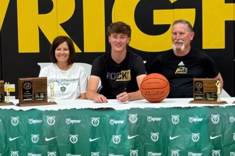 Jaxson Neely of Wright Signs with Rocky Mt. for Basketball
